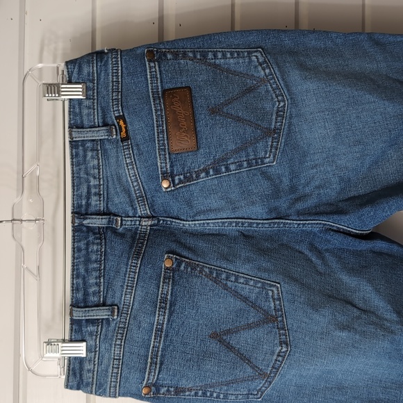 New Wrangler bell bottoms - Picture 4 of 5